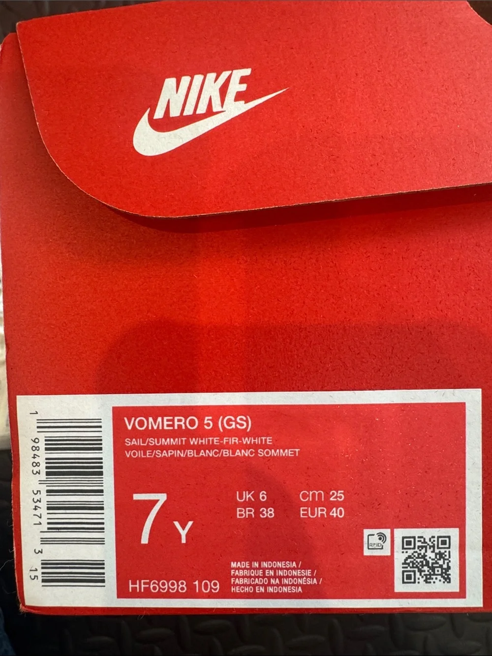 Nike Kid’s White and Dark Green Sneakers Trainers BRAND NEW